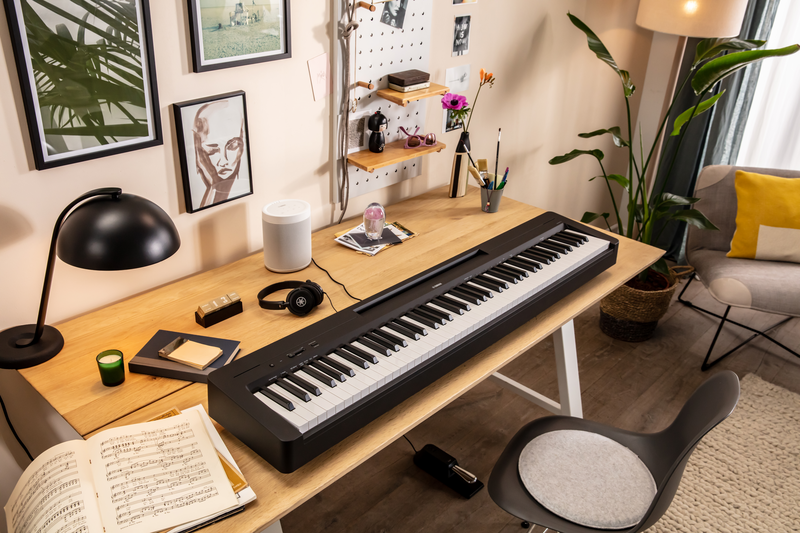 YAMAHA P-145BTB - PORTABLE DIGITAL PIANO BLACK