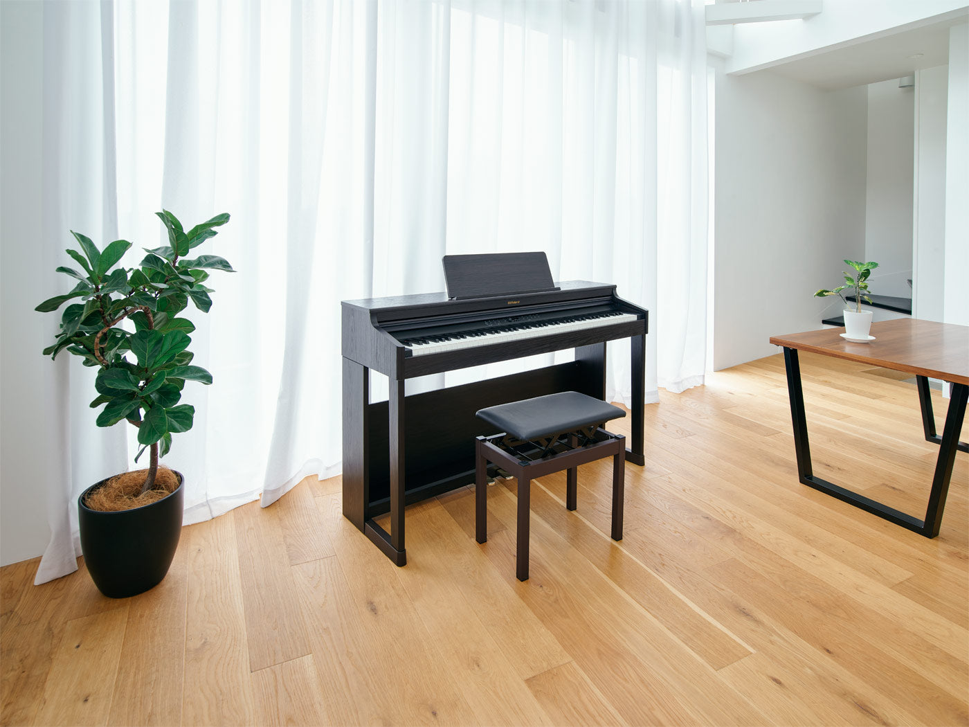 ROLAND RP701DR Digital Piano with bench